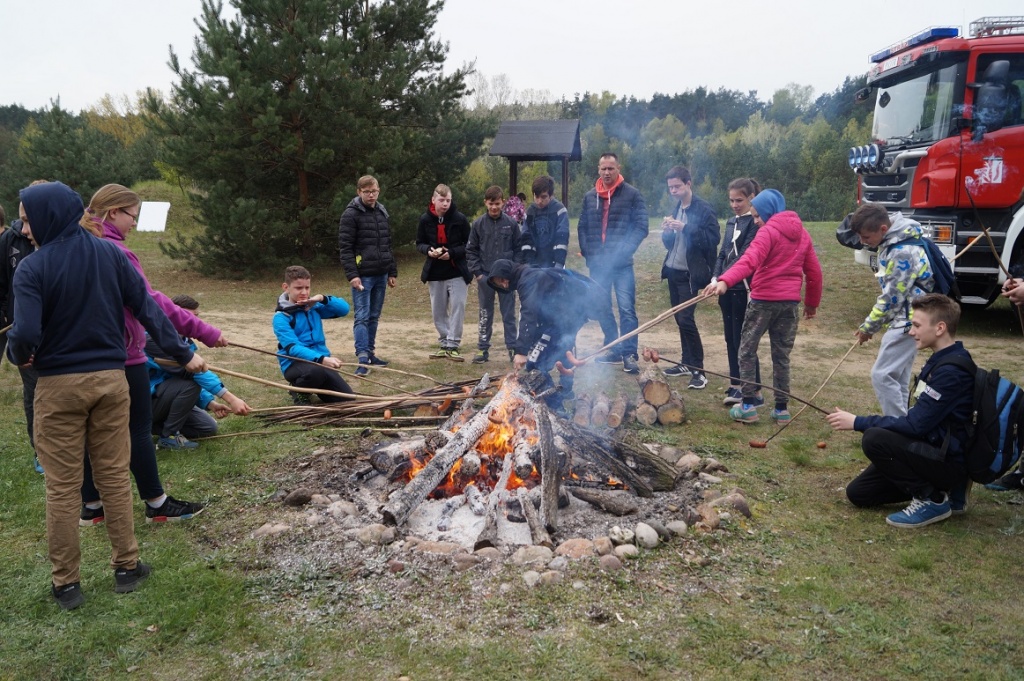 Policjanci wyciągali dzieci z sieci