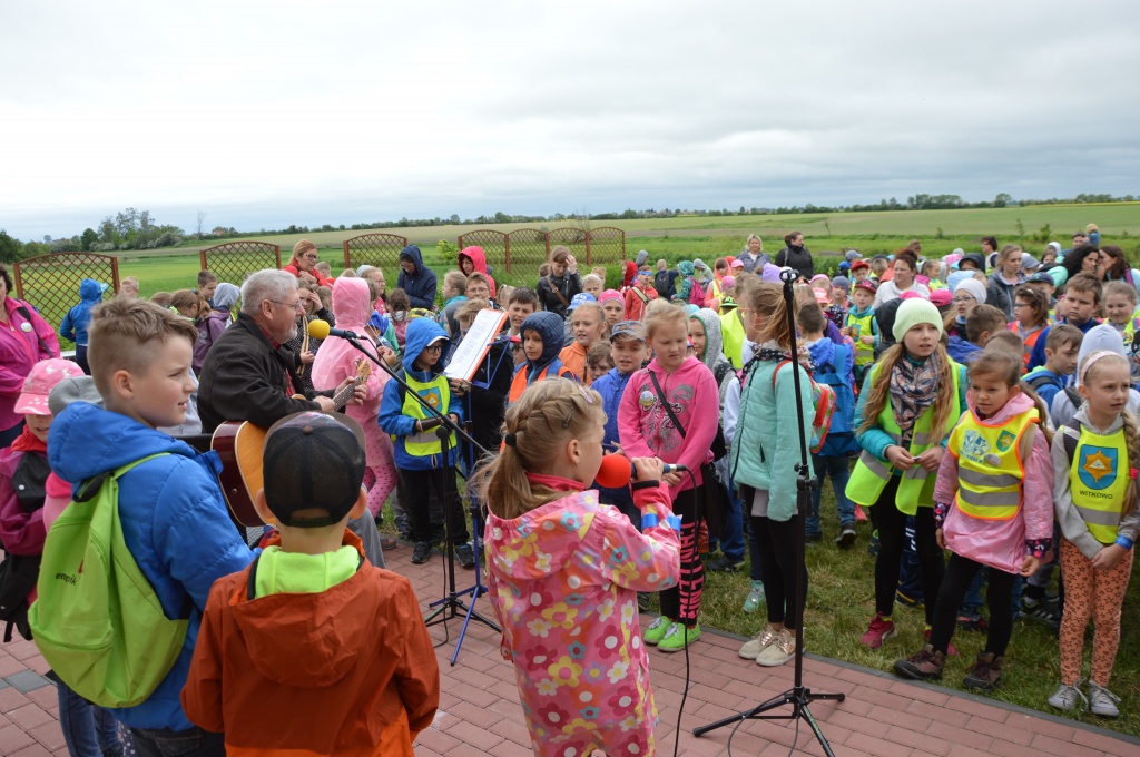 Marsz zakończony sadzeniem drzew