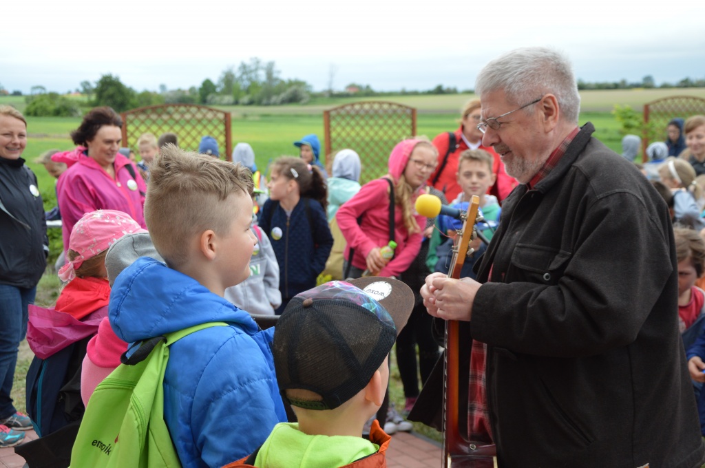 Marsz zakończony sadzeniem drzew