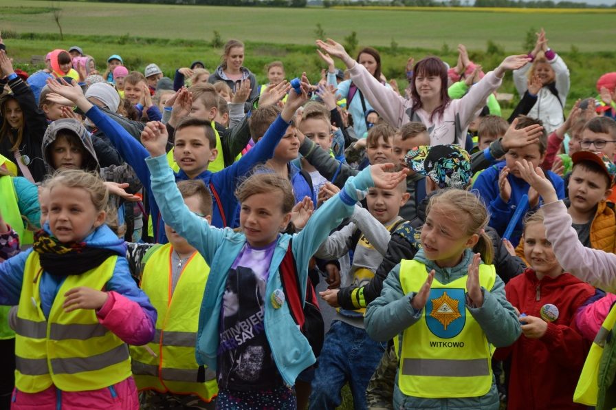 Marsz zakończony sadzeniem drzew