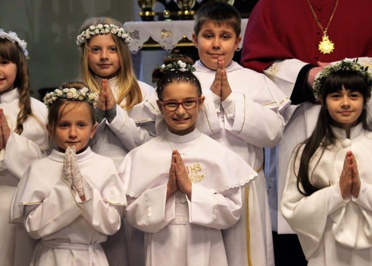 Komunia w Strzałkowie ZDJĘCIA