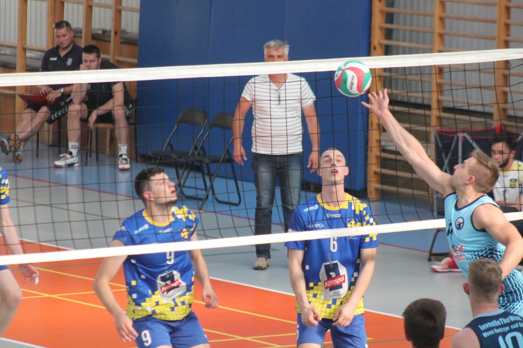 Siatkarskie baraże w obiektywie