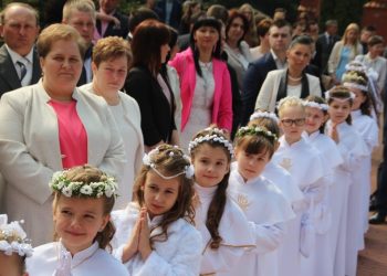 Komunia w Giewartowie. Zobacz film