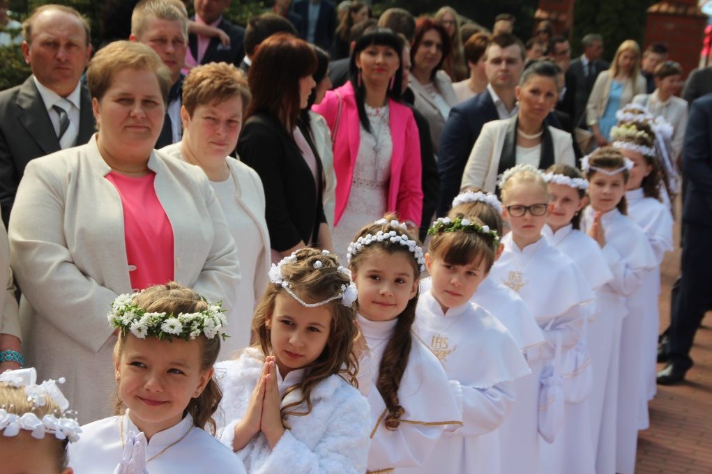 Komunia w Giewartowie. Zobacz film