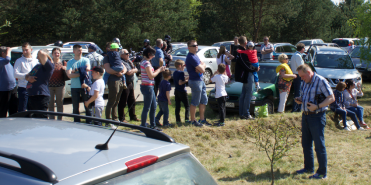 Gigantyczne korki na pokazy w Powidzu.