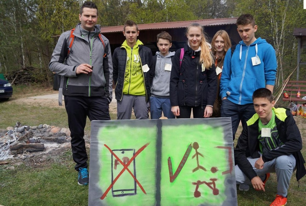 Policjanci wyciągali dzieci z sieci