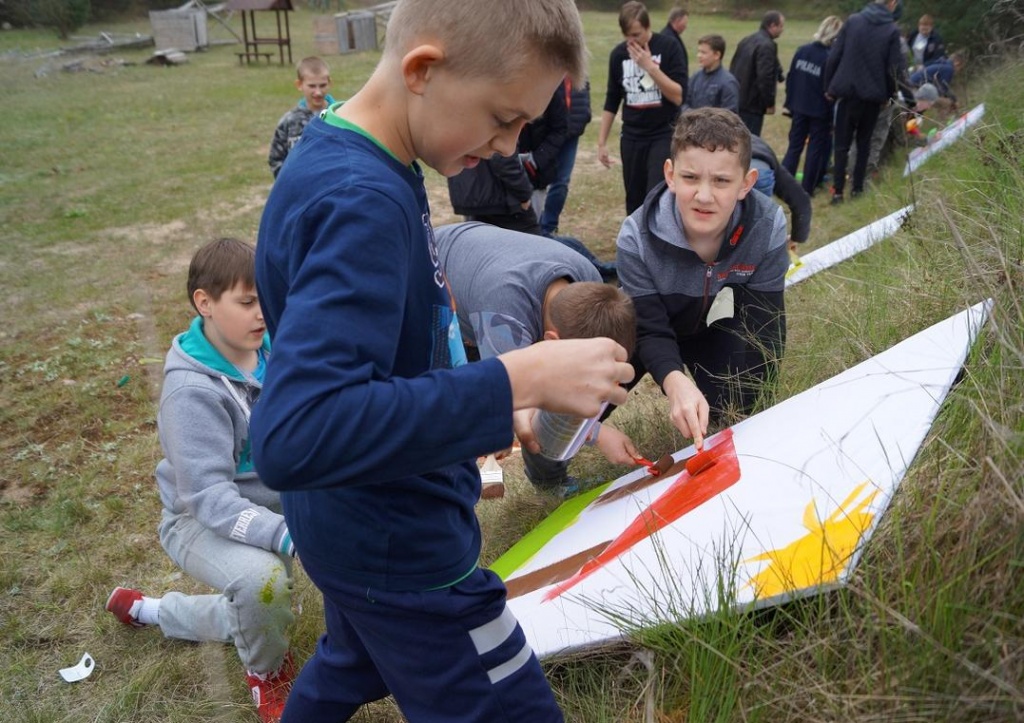 Policjanci wyciągali dzieci z sieci