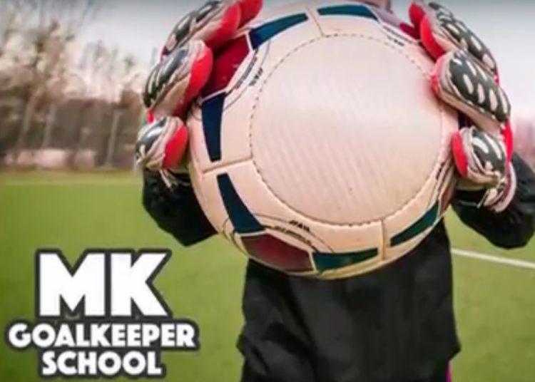 Podnoszą bramkarskie umiejętności. Zobacz film