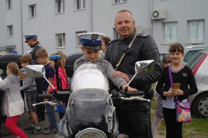 Dzień Dziecka spędzili u mundurowych ZDJĘCIA