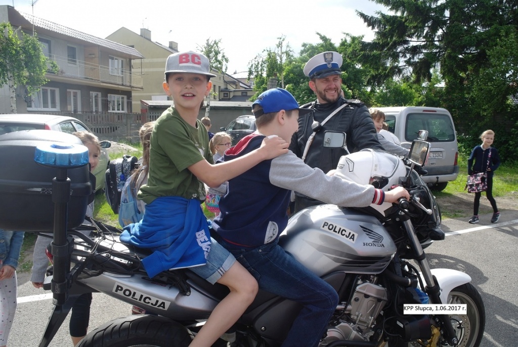 Dzień Dziecka spędzili u mundurowych ZDJĘCIA