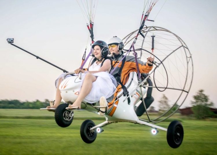 Młoda Para w przestworzach