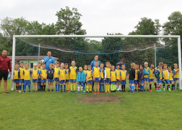 Piłkarskie zmagania skrzatów