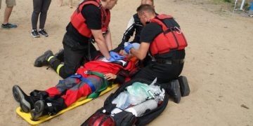 Strażacka akcja na plaży. Zobacz zdjęcia