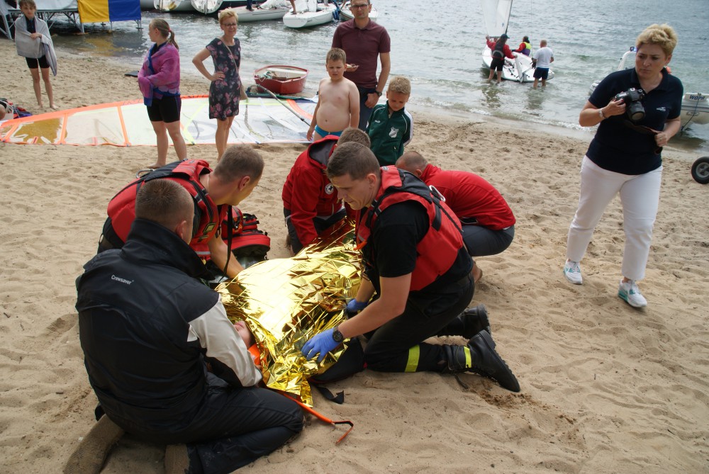 Strażacka akcja na plaży. Zobacz zdjęcia