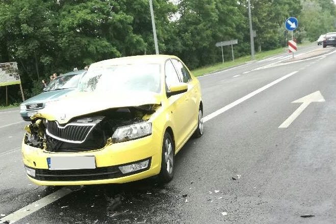 Groźnie w Cieninie. Zderzyła się z tirem