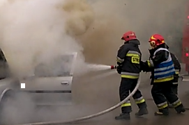 Na ul. Skłodowskiej spłonął samochód FILM