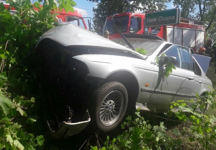 Groźnie w Starej Olszynie. Ucierpiał kierowca bmw