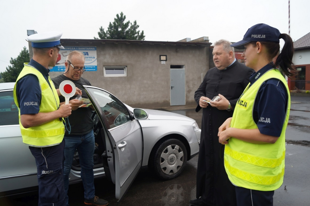 Obrazki ze świętymi zamiast mandatów