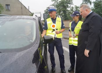 Obrazki ze świętymi zamiast mandatów