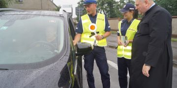 Obrazki ze świętymi zamiast mandatów