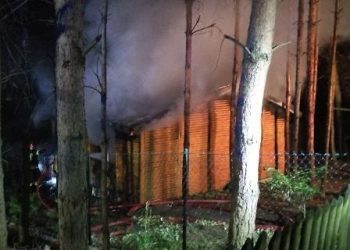 Palił się dom w Ostrowie ZDJĘCIA