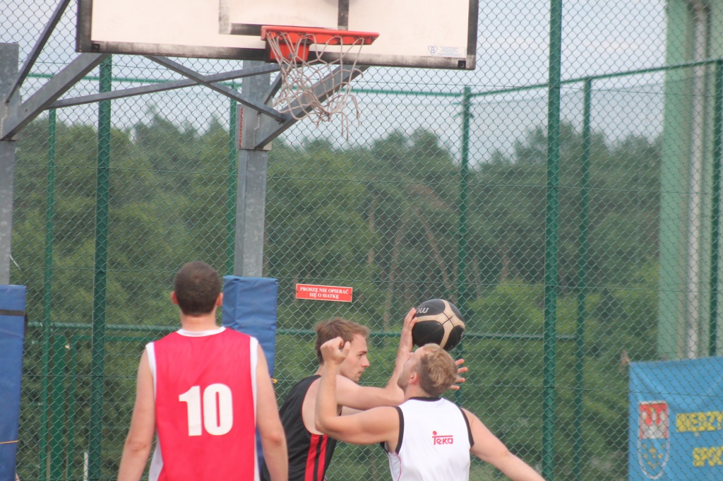 Zagrali prawdziwą uliczną koszykówkę