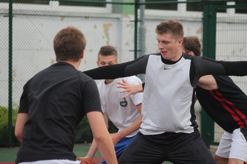 Zagrali prawdziwą uliczną koszykówkę