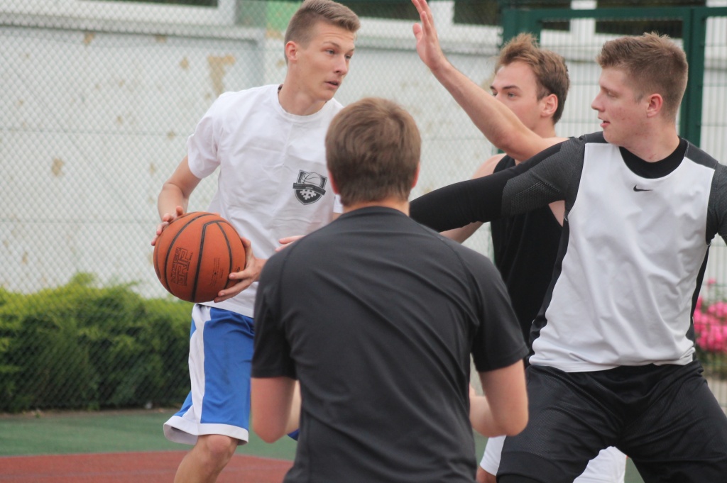 Zagrali prawdziwą uliczną koszykówkę