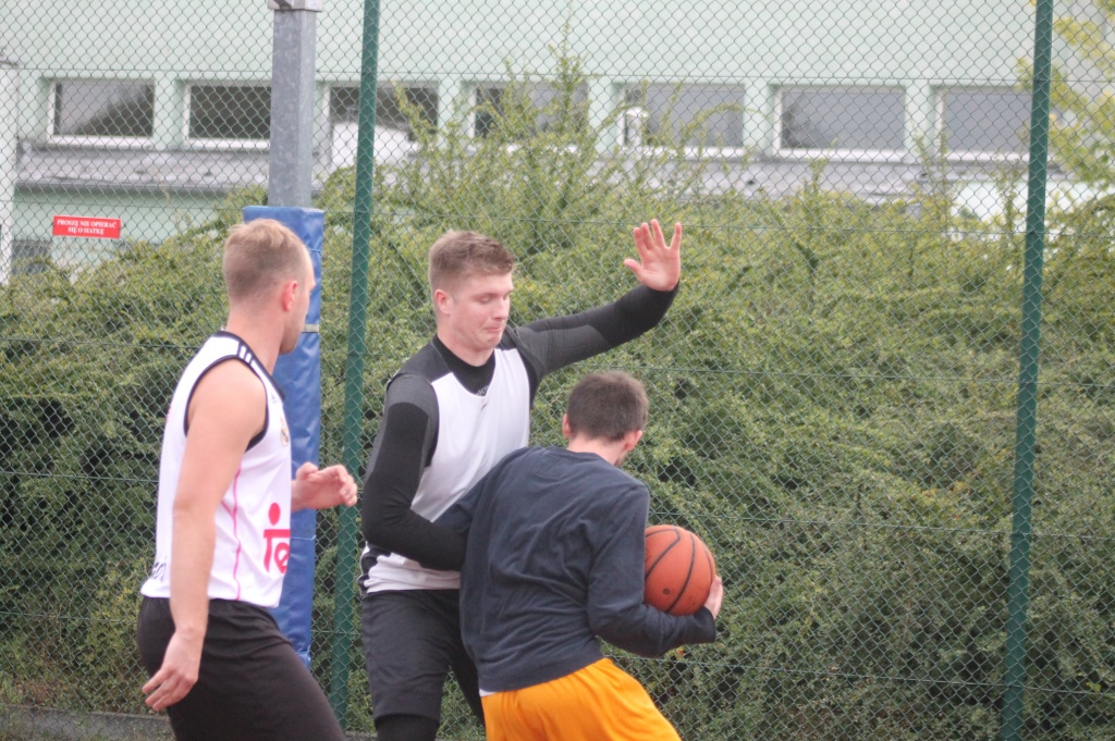 Zagrali prawdziwą uliczną koszykówkę