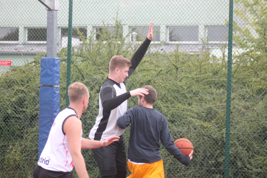 Zagrali prawdziwą uliczną koszykówkę