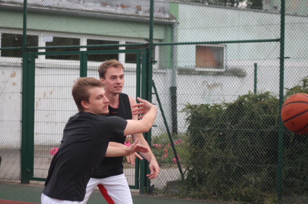 Zagrali prawdziwą uliczną koszykówkę