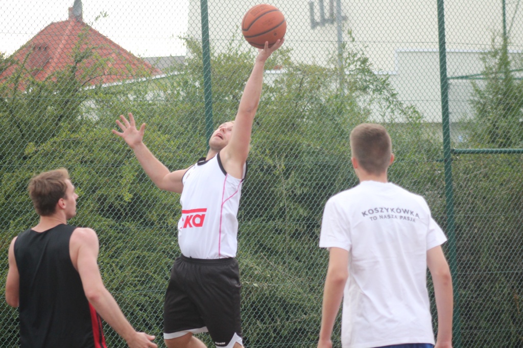 Zagrali prawdziwą uliczną koszykówkę