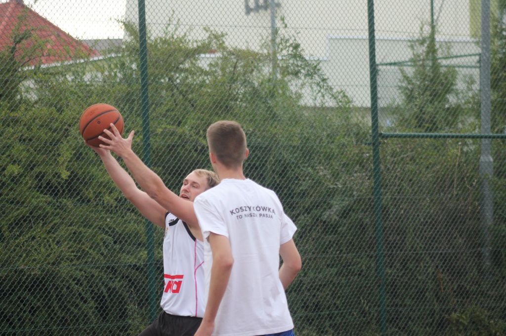 Zagrali prawdziwą uliczną koszykówkę