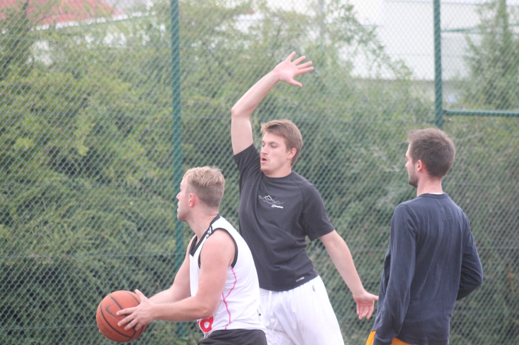 Zagrali prawdziwą uliczną koszykówkę