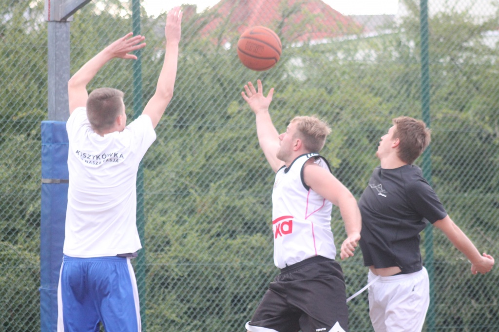 Zagrali prawdziwą uliczną koszykówkę