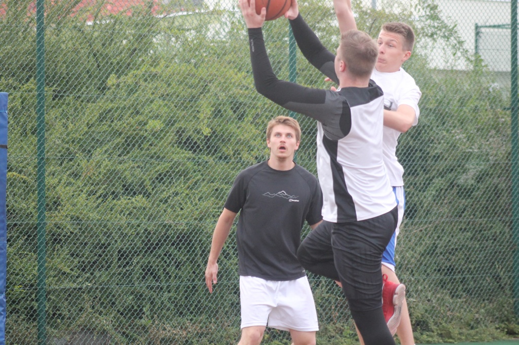 Zagrali prawdziwą uliczną koszykówkę