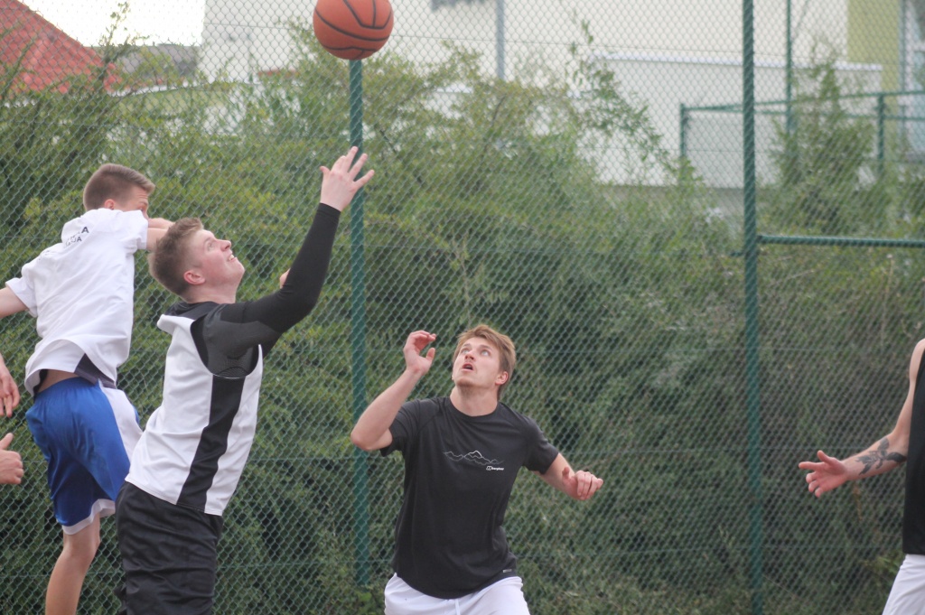 Zagrali prawdziwą uliczną koszykówkę