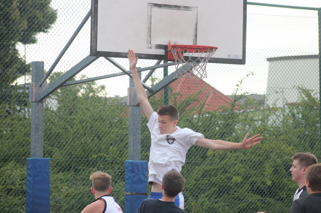 Zagrali prawdziwą uliczną koszykówkę