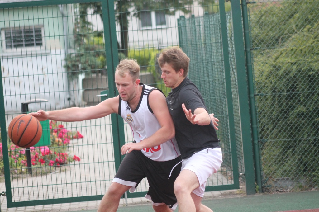 Zagrali prawdziwą uliczną koszykówkę