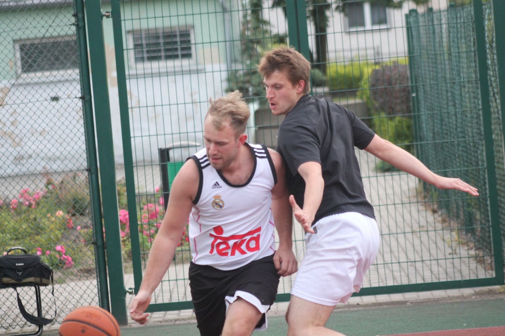 Zagrali prawdziwą uliczną koszykówkę