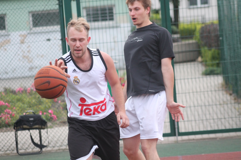 Zagrali prawdziwą uliczną koszykówkę