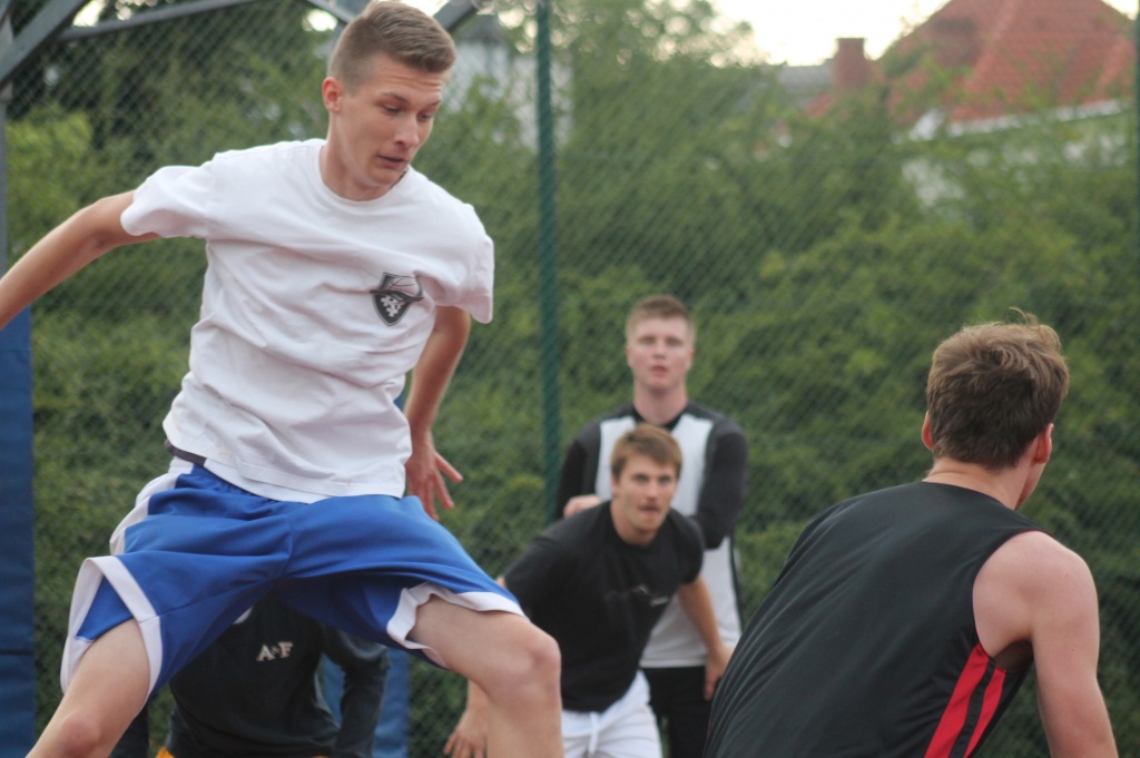 Zagrali prawdziwą uliczną koszykówkę