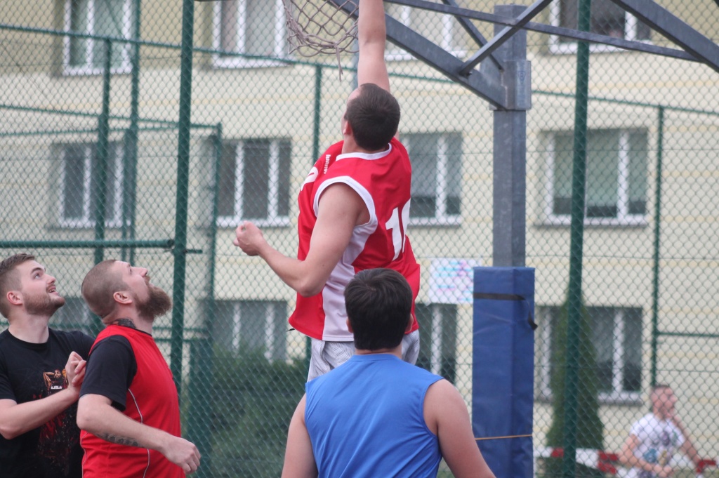 Zagrali prawdziwą uliczną koszykówkę