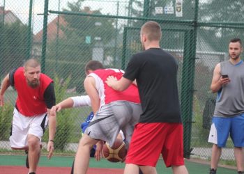 Zagrali prawdziwą uliczną koszykówkę