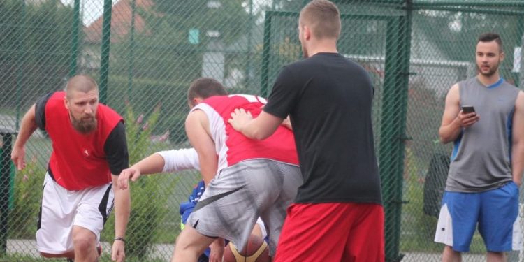 Zagrali prawdziwą uliczną koszykówkę