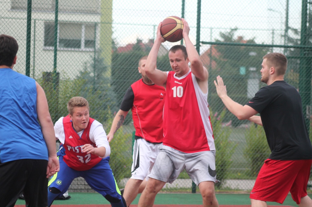 Zagrali prawdziwą uliczną koszykówkę