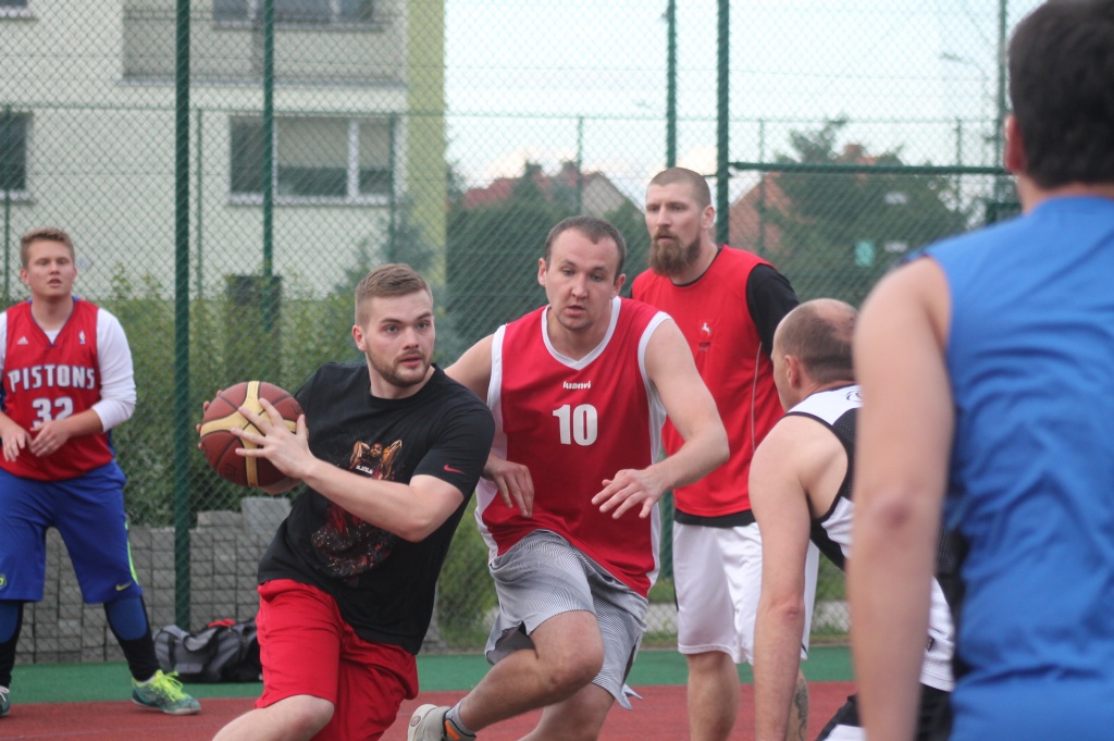 Zagrali prawdziwą uliczną koszykówkę