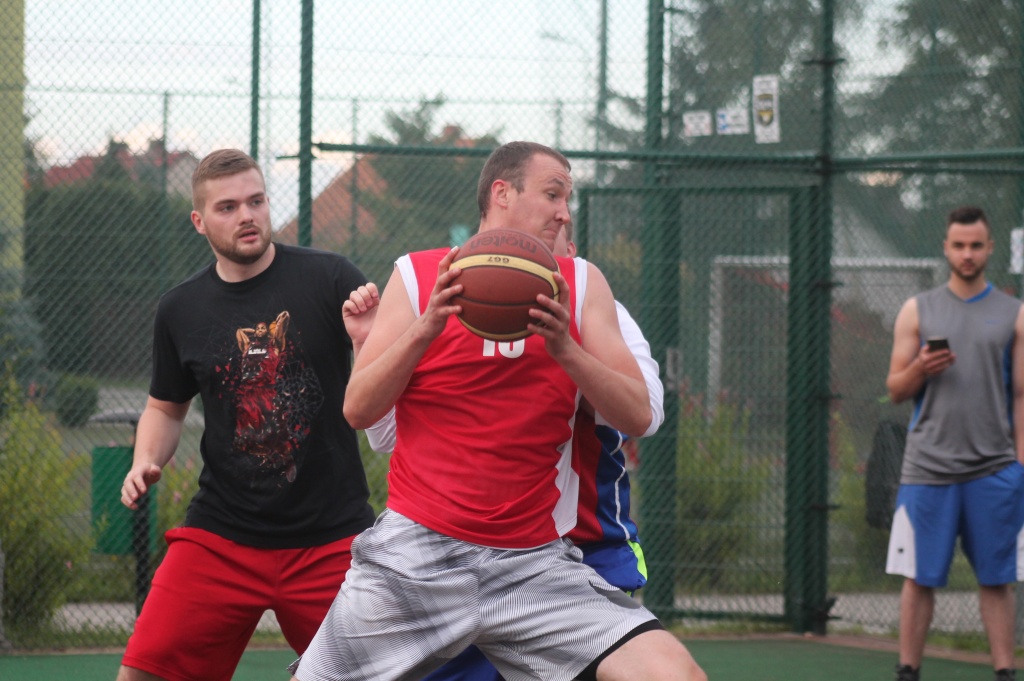 Zagrali prawdziwą uliczną koszykówkę