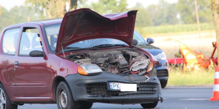 Wilczna: Wjechał w tył forda. Dwie osoby w szpitalu