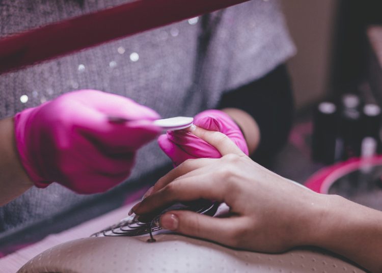 Dlaczego warto chodzić do salonów kosmetycznych?